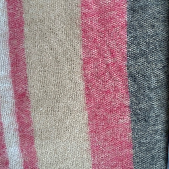 Woolrich Blanket Wrap - NWT - Picture 2 of 5